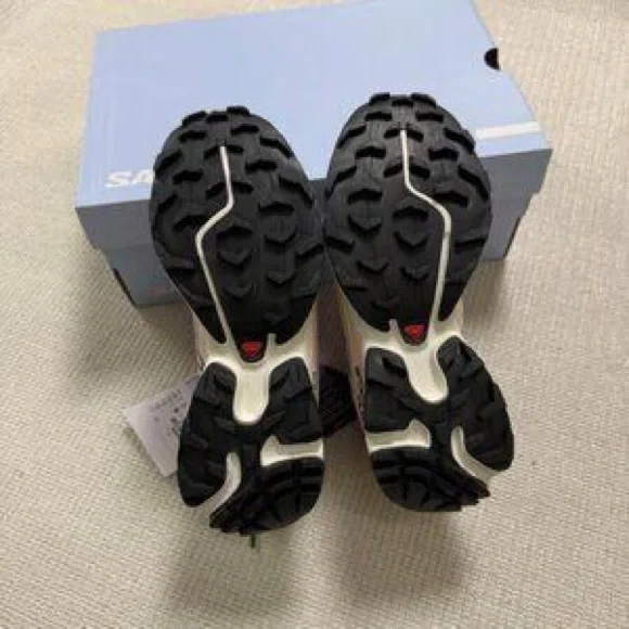Salomon XT-6 Athletic Shoes - Picture 2 of 5